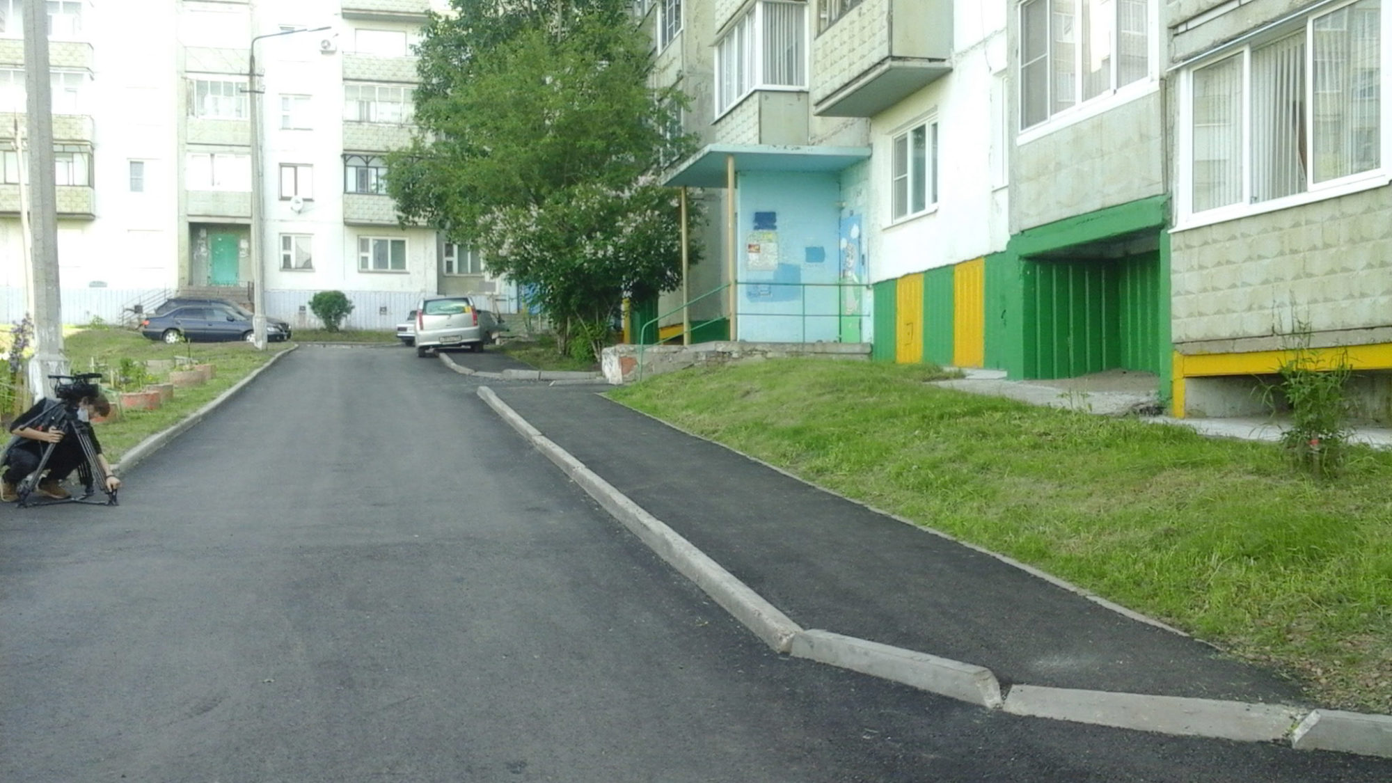 Ещё три дворовых территории благоустроили в Братске