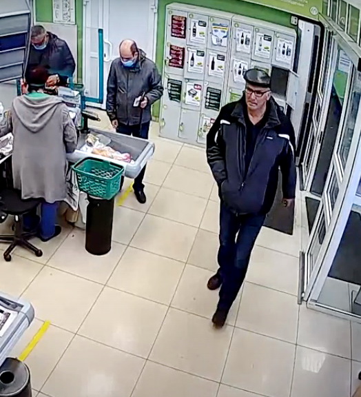 Полиция Братска устанавливает личность покупателя, платившего за товар чужой картой