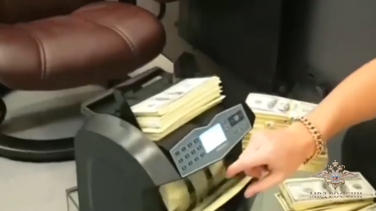Полиция Приангарья задержала псевдоспециалистов в финансовой сфере рынка, которые обманули более 20 граждан