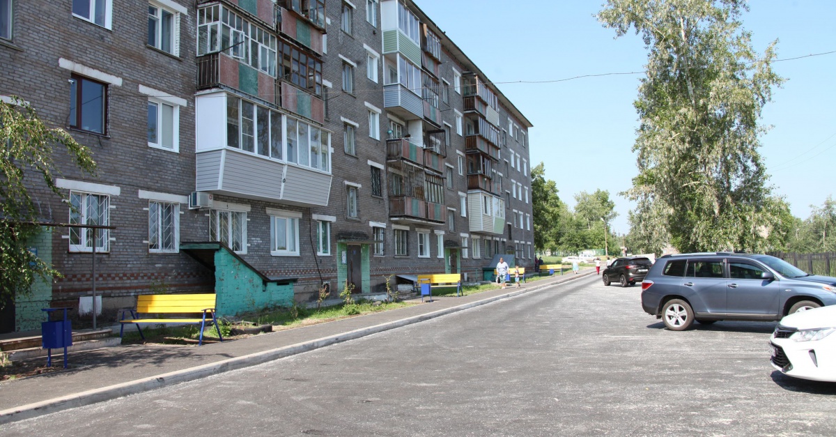 Восемь дворовых территорий благоустроили в Братске