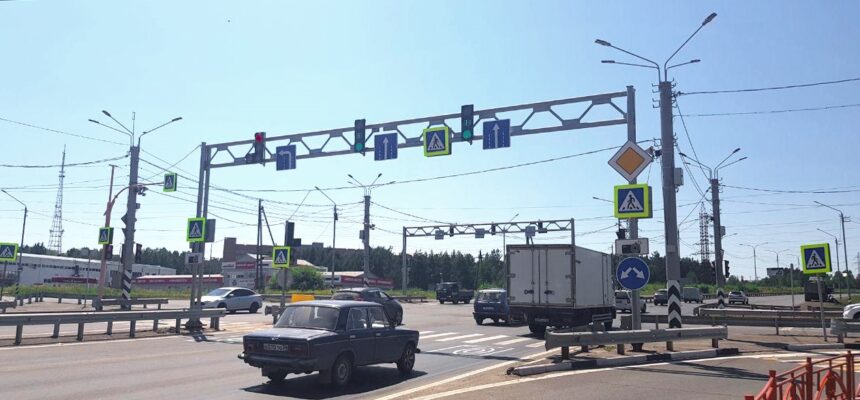 Схема работы светофора на перекрестке трассы А-331 "Вилюй" с улицей Курчатова изменена в Братске