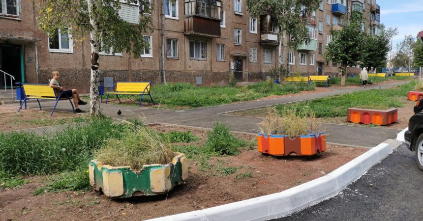 15 дворов благоустроили в Братске в рамках проекта "Городская среда"