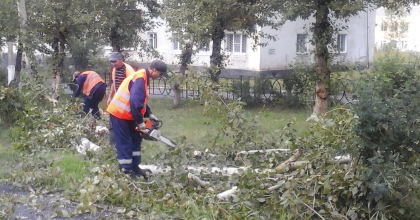 Городские службы устраняют последствия непогоды в Правобережном районе Братска