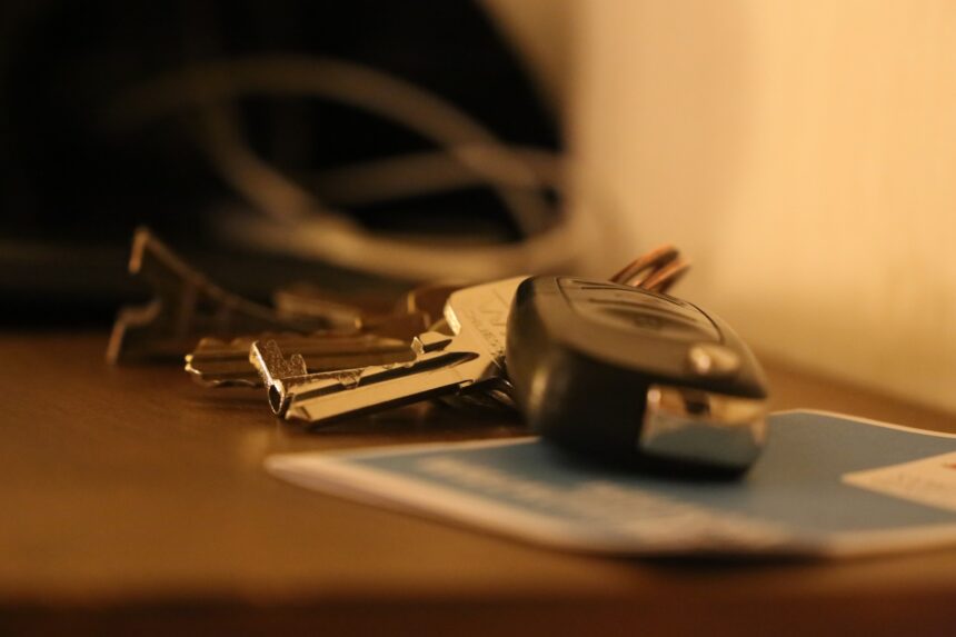 В Братске пенсионерка ключами царапала кузов машин, чтобы освободить себе место на парковке