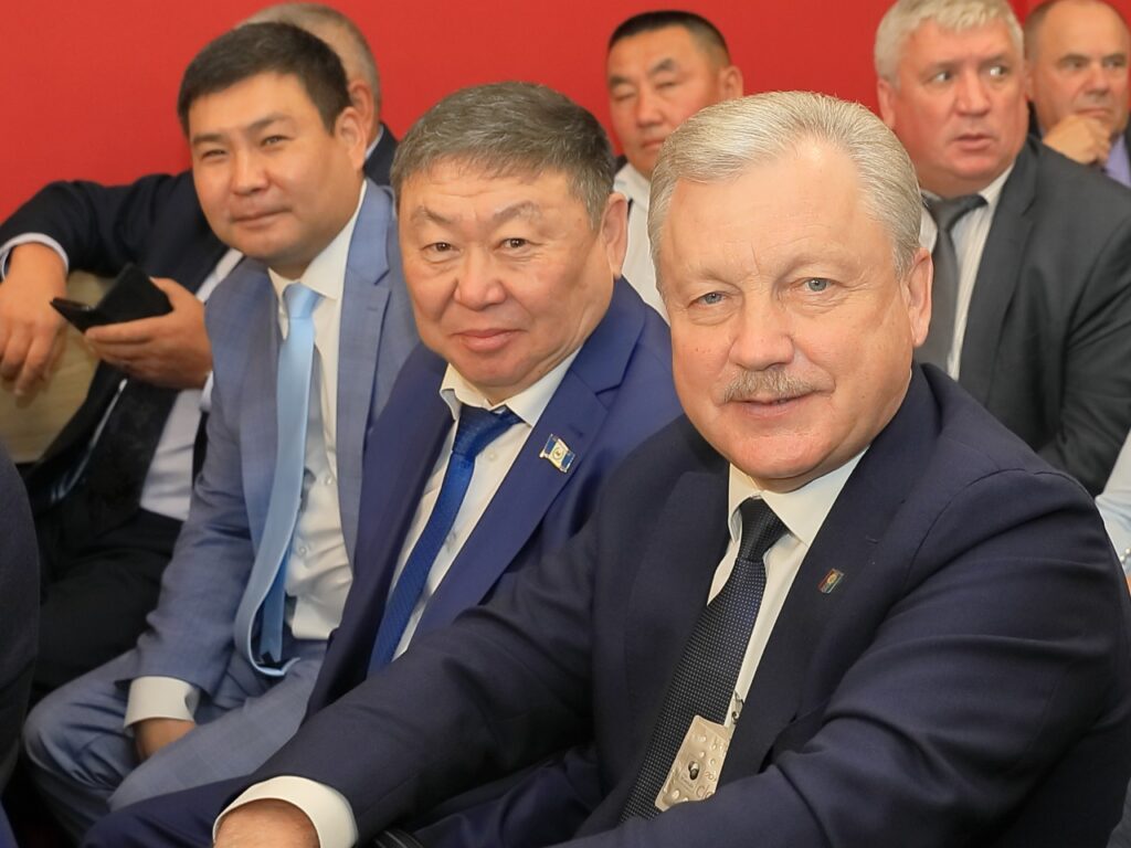 Мэр Братска поздравил Игоря Кобзева со вступлением в должность губернатора
