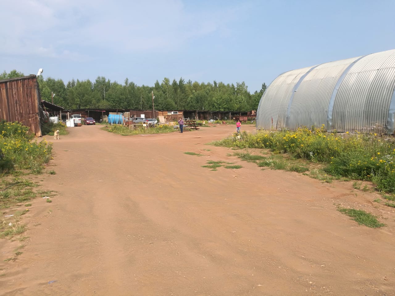 В Братске предприниматель самовольно занял земельный участок и разместил там производственную базу