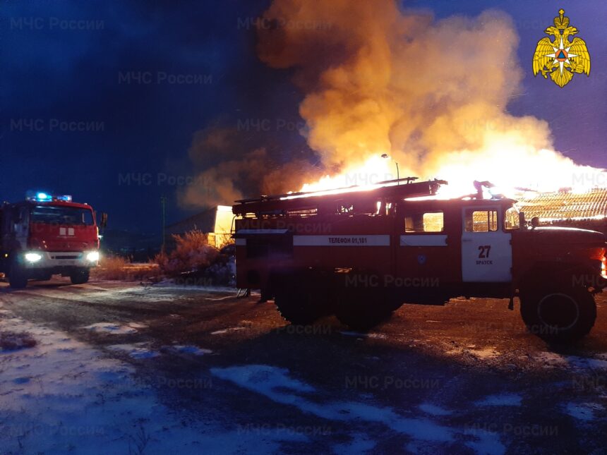 Девять гаражей горели в кооперативе "Эпас" в Братске
