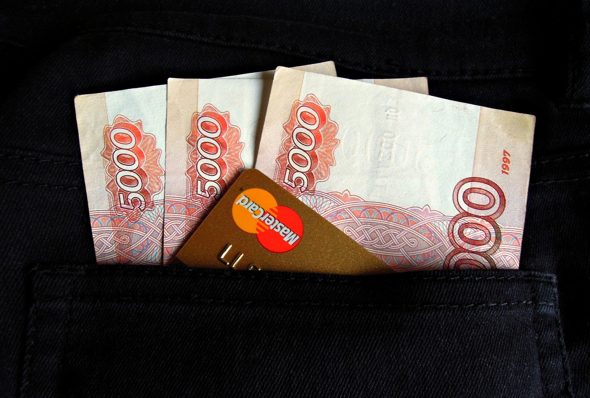 Двое братчан под видом известных в интернете торговцев на биржах похитили деньги у 22 человек