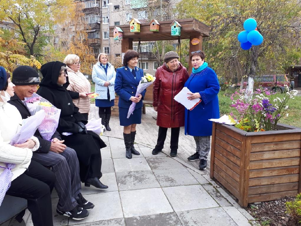 В Братске медикам вручили почетные знаки "Ветеран труда Иркутской области"