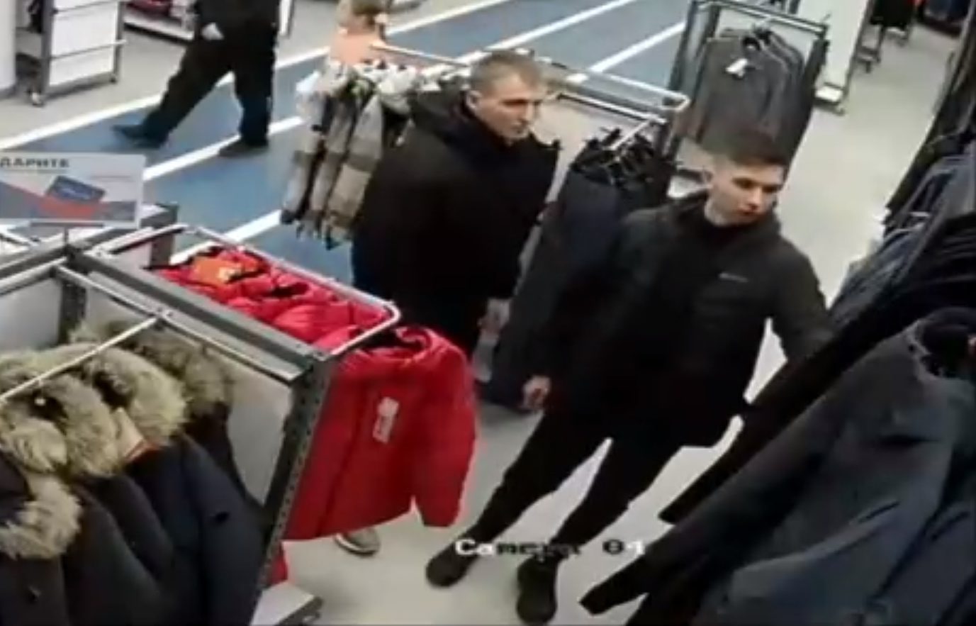 В Братске разыскивают молодых людей, укравших вещи из магазина