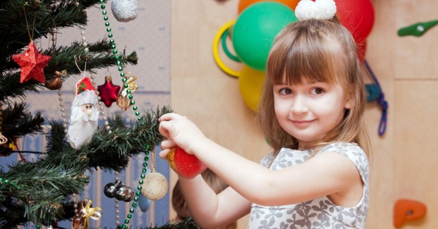 Дошкольникам Братска предлагают украсить новогоднюю ёлку самодельными игрушками