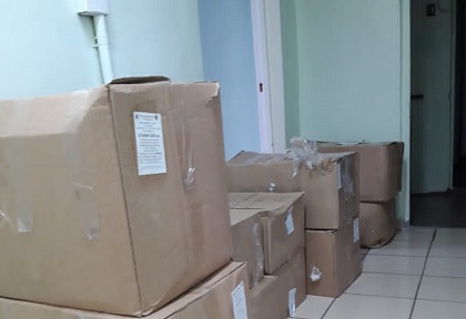 Тысячу комплектов одноразовой посуды и медицинских масок передали братской городской больнице № 3 