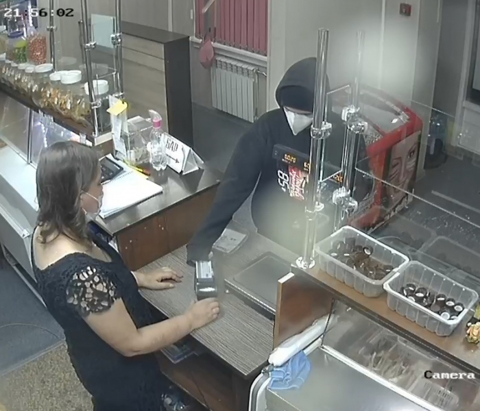 В Братске полиция ищет подозреваемого, пытавшегося купить товар по украденным картам