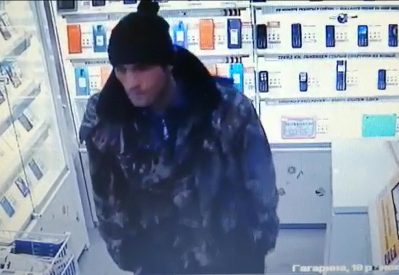 В Братске полиция просит горожан помочь опознать мужчину, который подозревается в краже телефона