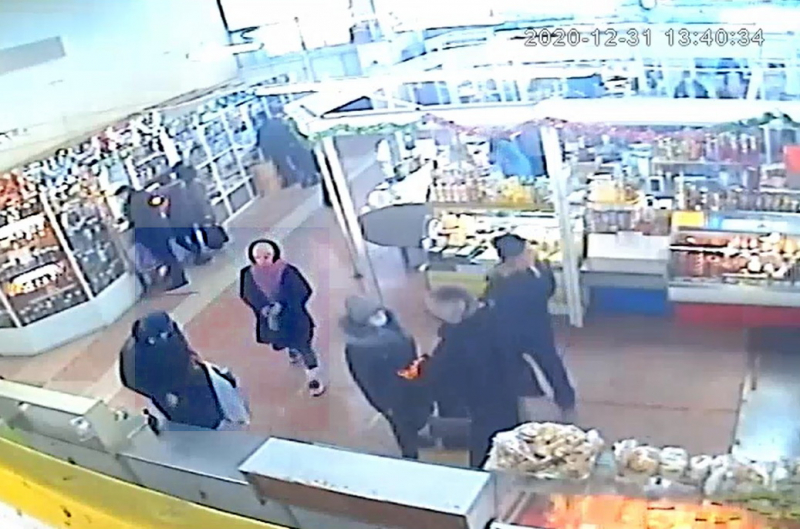 В Братске полиция ищет подозреваемых в краже денег с банковской карты