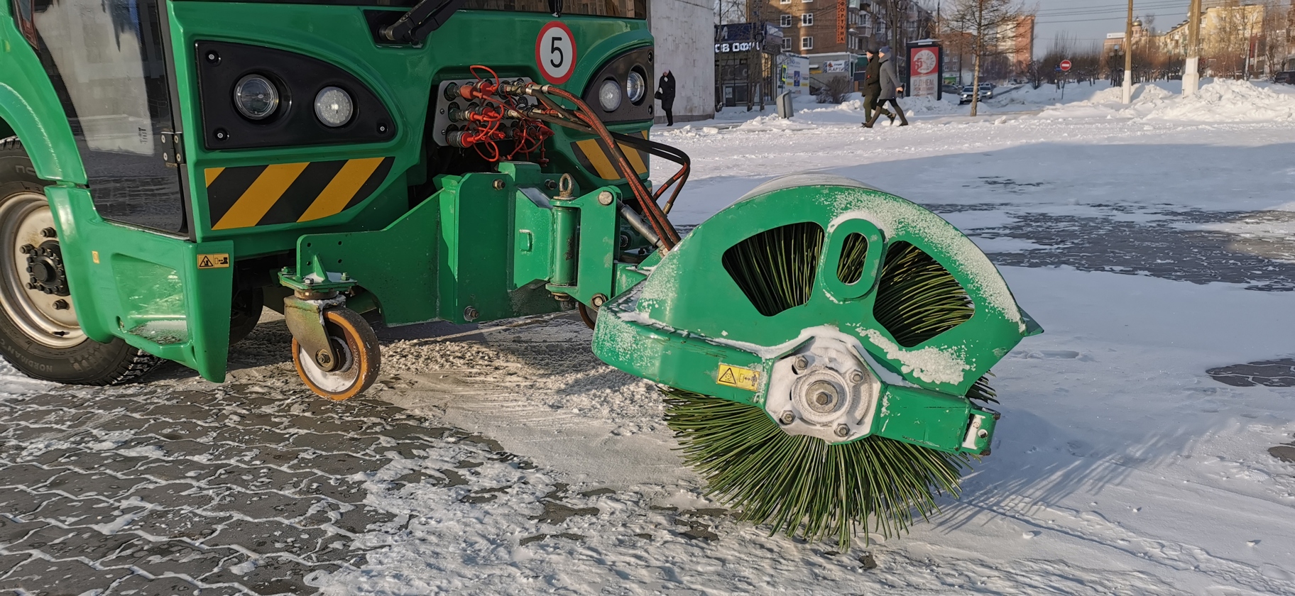 Братчане жалуются на некачественную уборку дорог и тротуаров от снега