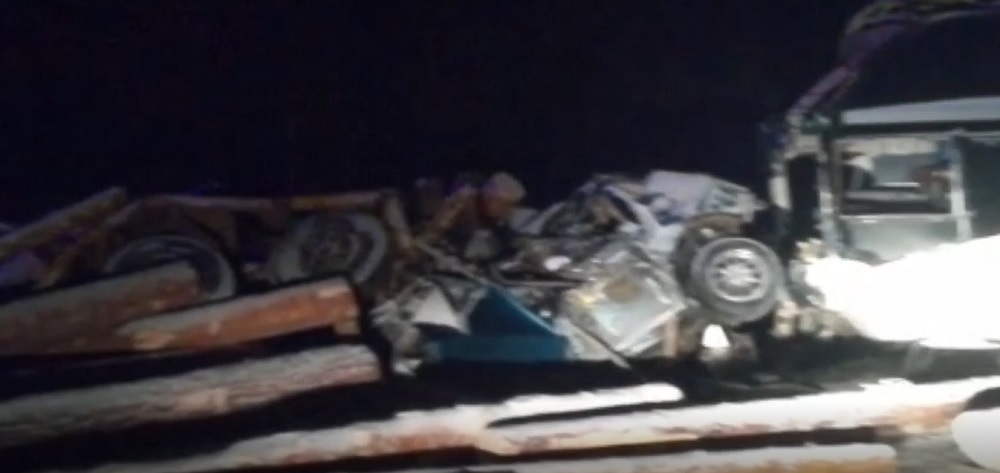 Двое пассажиров автобуса, попавшего в ДТП в Братском районе, находятся в тяжелом состоянии