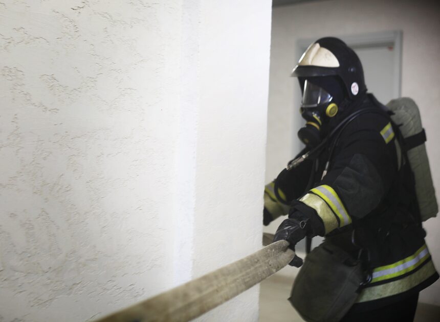 Мужчина погиб на пожаре в девятиэтажном доме в Братске