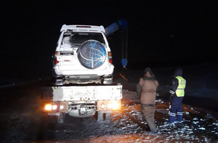 В Братском районе полицейские спасли людей, оказавшихся в сорокаградусный мороз на дороге