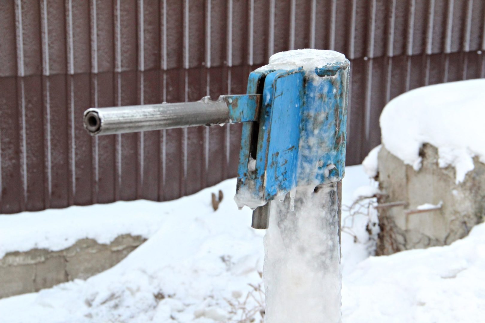 Холодную воду отключат на пяти улицах Братска 20 марта