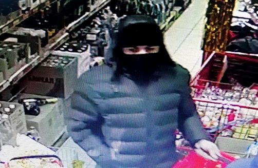 Полиция ищет мужчину, укравшего алкоголь из магазина на 10 тысяч рублей в Братске и Вихоревке