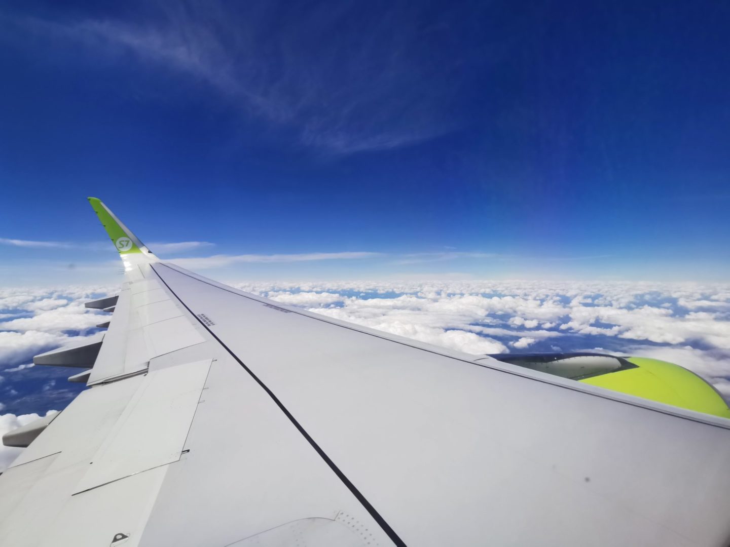 Самолёт авиакомпании S7 экстренно сел в Братске из-за плохого самочувствия пассажира