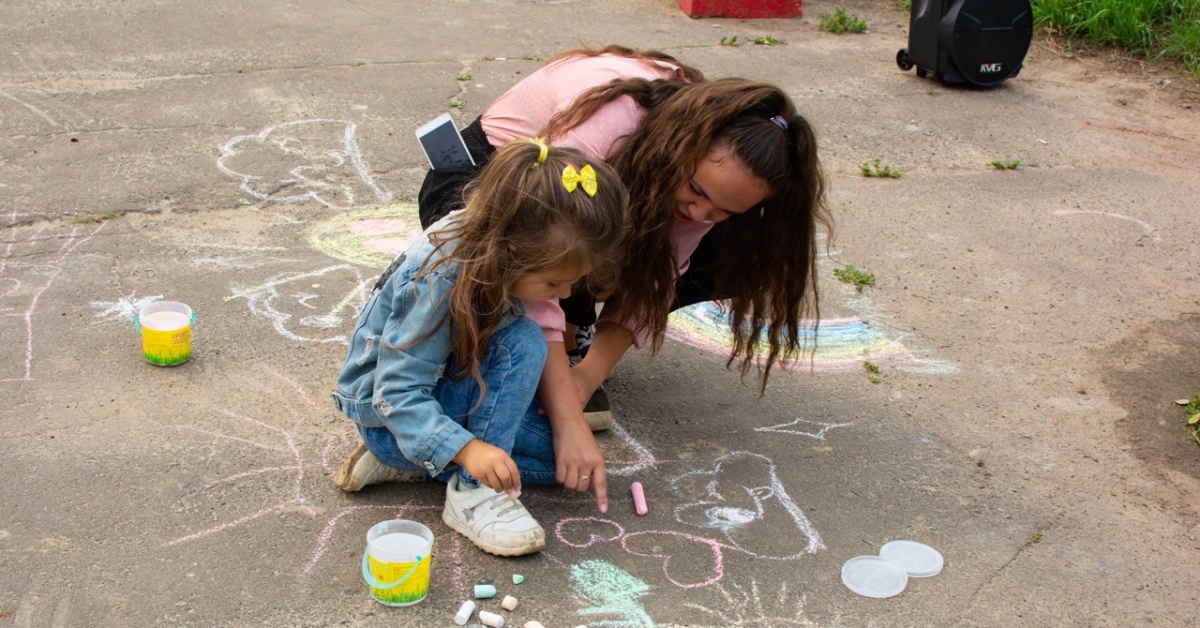 Активных молодых братчан приглашают в волонтерскую команду для игр с детьми
