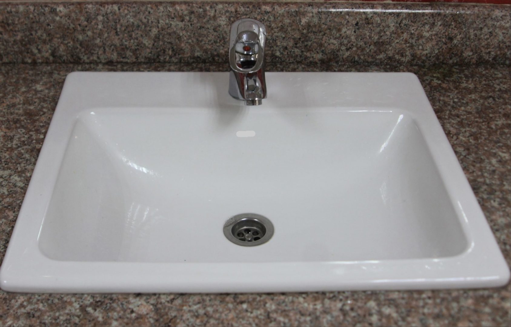 Холодную воду отключат на двух улицах Братска 21 мая