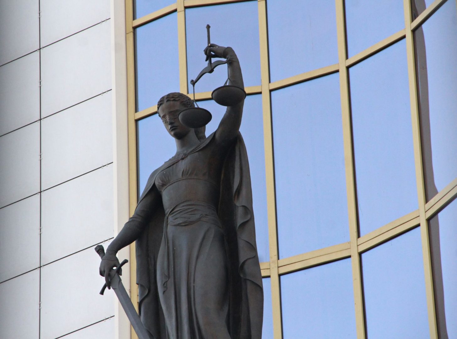 В Братске женщину приговорили к 9 годам колонии за попытку сбыта крупной партии наркотиков