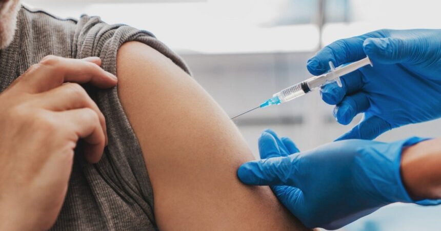 Четыре прививочных пункта откроют в Братске для вакцинации педагогов