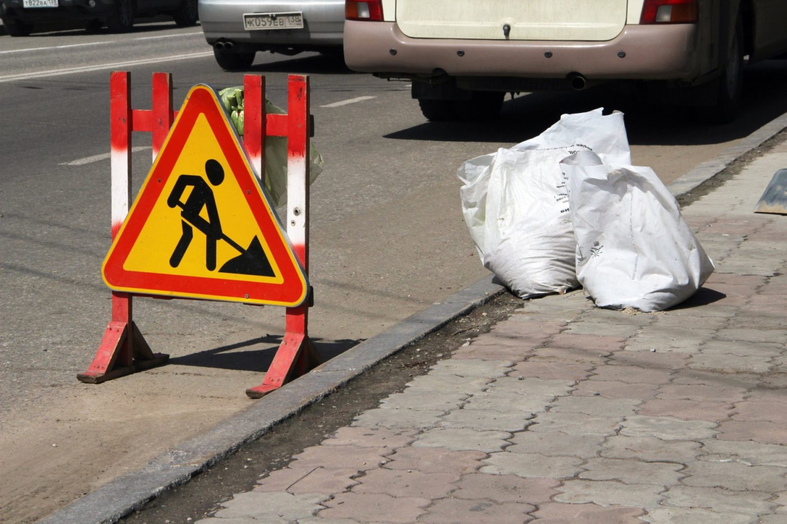 Подрядчик не организовал безопасную рабочую зону для ремонта дорог в Братске