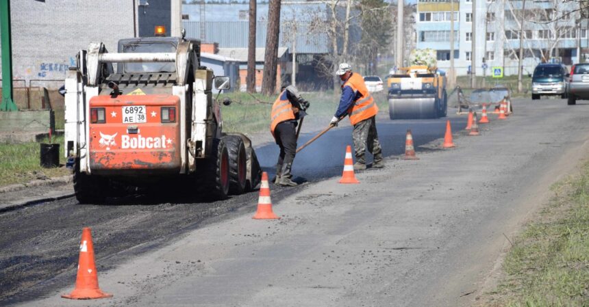 Разрушенные участки дорог в Братске обустраивают крупными "картами" в рамках ямочного ремонта