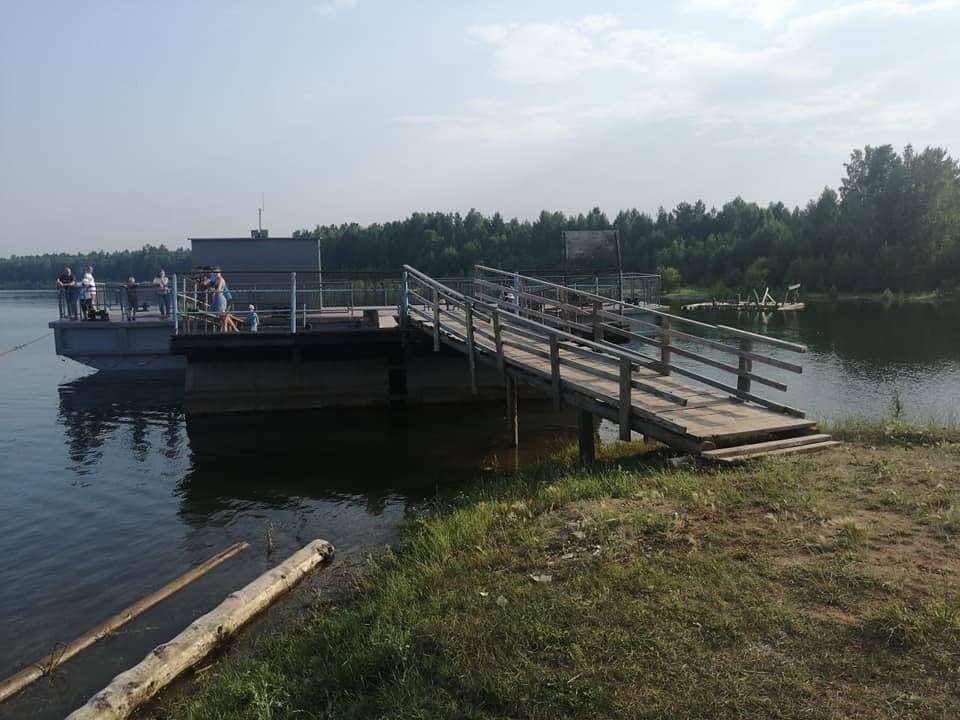Развёрнутый из-за подъёма уровня воды причал в Братском районе восстановили