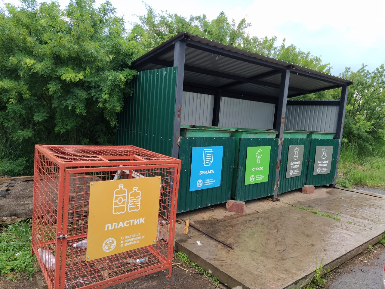 Три контейнерных площадки для раздельного сбора мусора установили в селе Кузнецовка Братского района