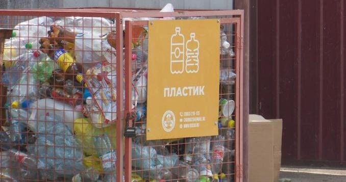 22 мусорных контейнера под пластик установили в жилом районе Энергетик в Братске