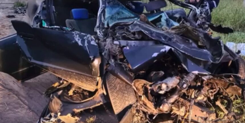 Два пассажира Toyota Chaser погибли, водитель пострадал при столкновении с тепловозом в Вихоревке