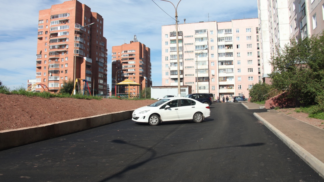 Еще два двора благоустроили в Братске 
