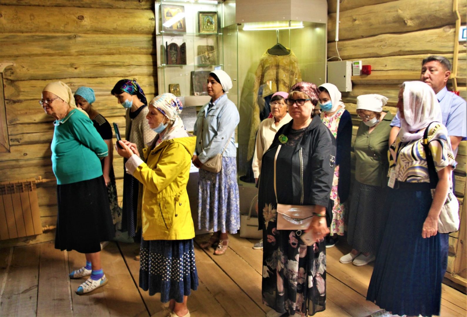 Храм Владимирской иконы Божией матери освятили в Ангарской деревне в Братске. Фото с места