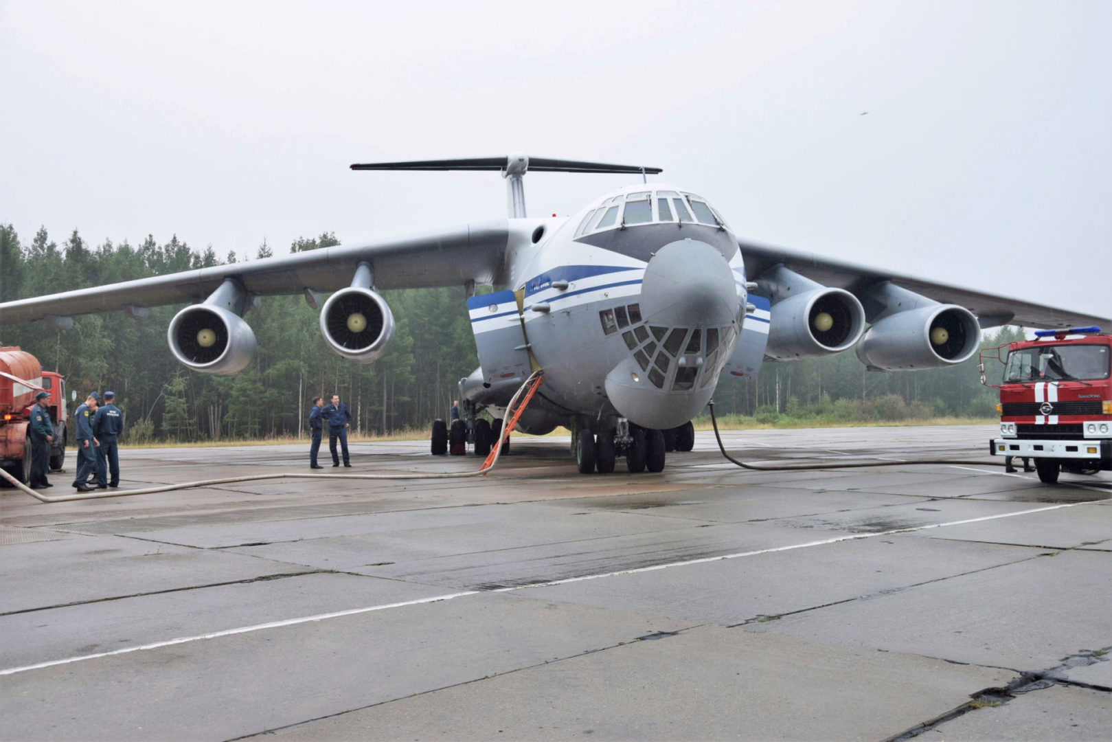 Мэр Братска поздравил лётчиков с профессиональными праздниками