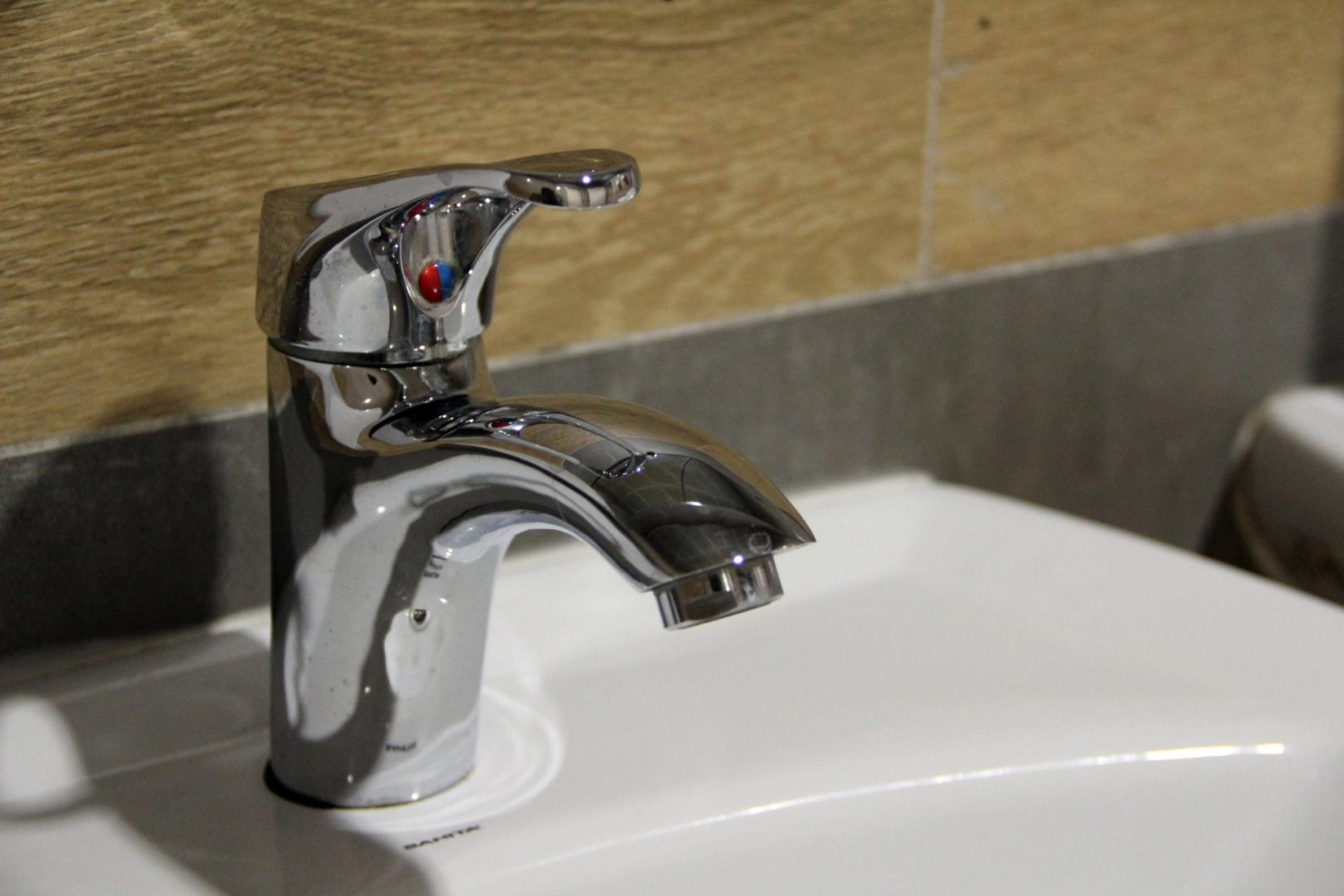 Подачу холодной воды отключили в жилом районе Падун в Братске 18 августа