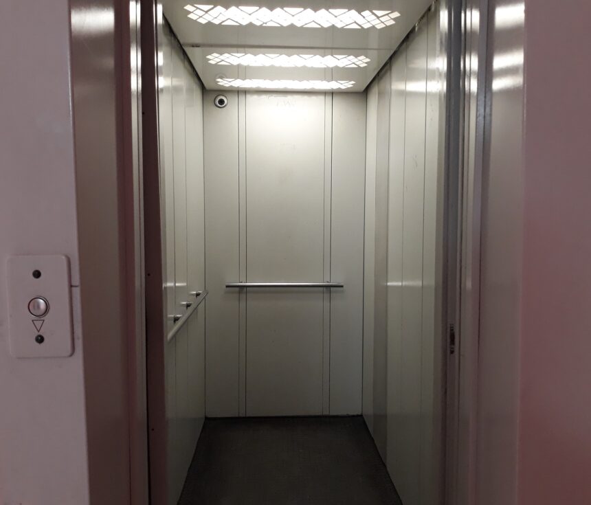 80 % лифтов обновлено в многоквартирных домах Братска