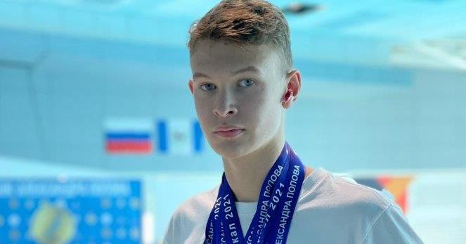 Братчанин Никита Никитин завоевал девять медалей на турнире по плаванию в Иркутске