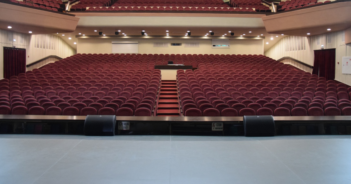 Братский театрально-концертный центр преобразился