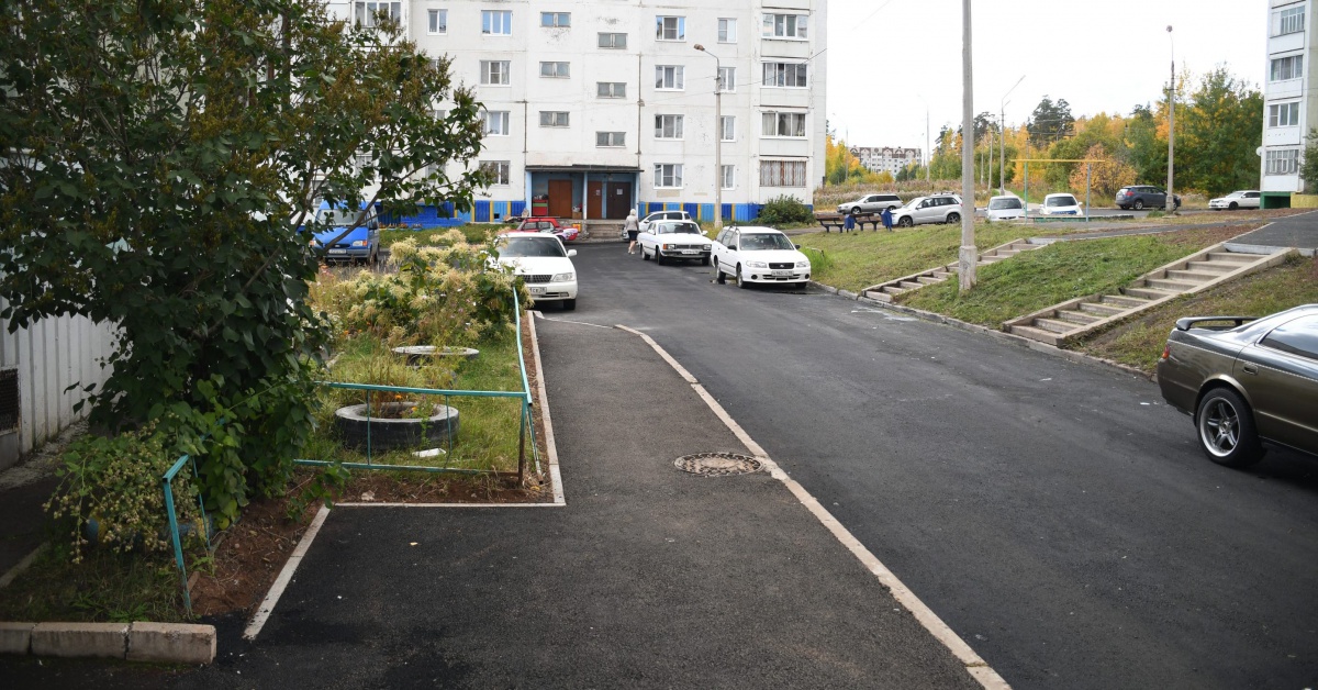 Двор по улице Иванова благоустроили в Братске