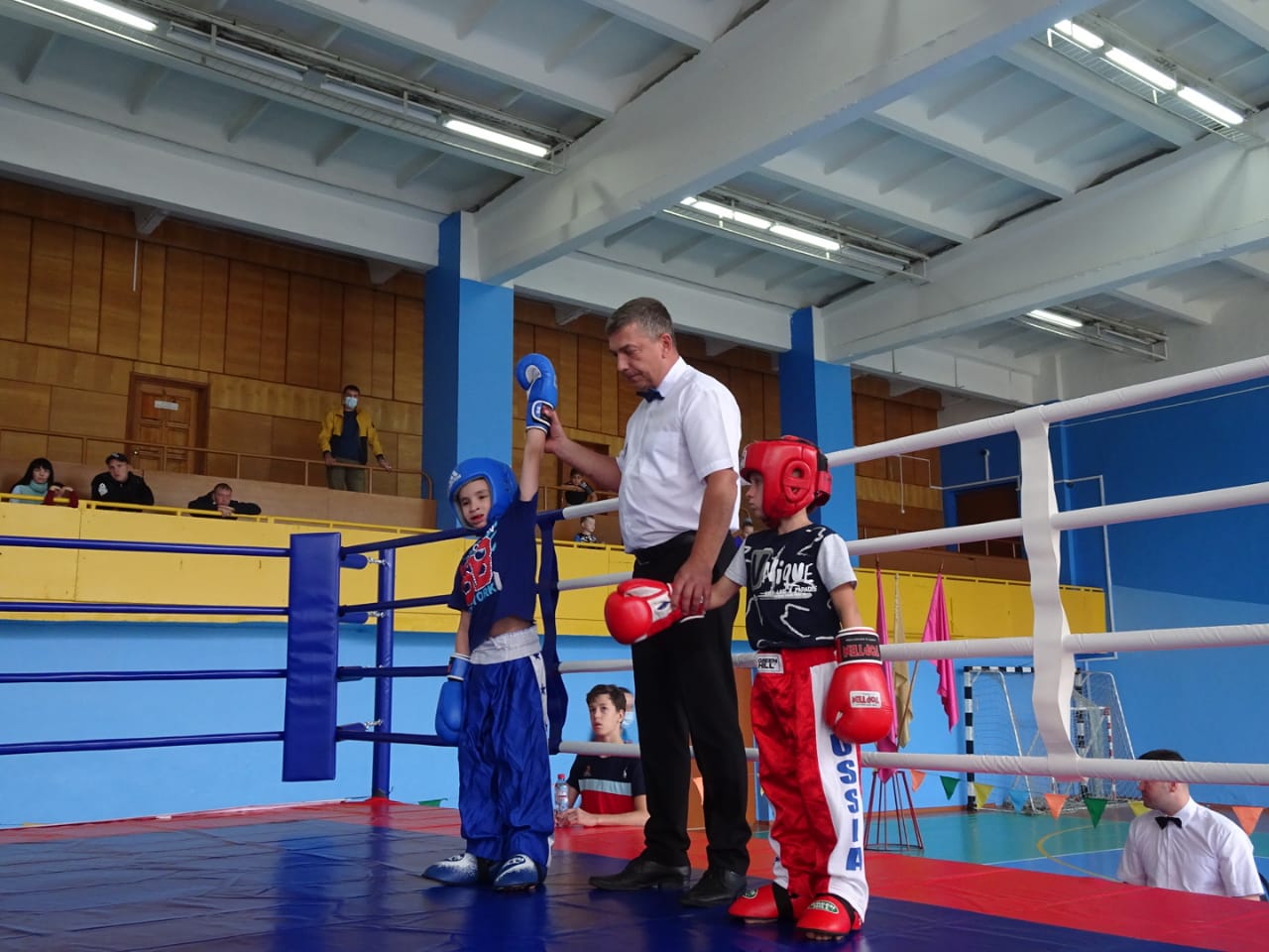 Олимпийский ринг появился в спорткомплексе "Таежный" в Вихоревке