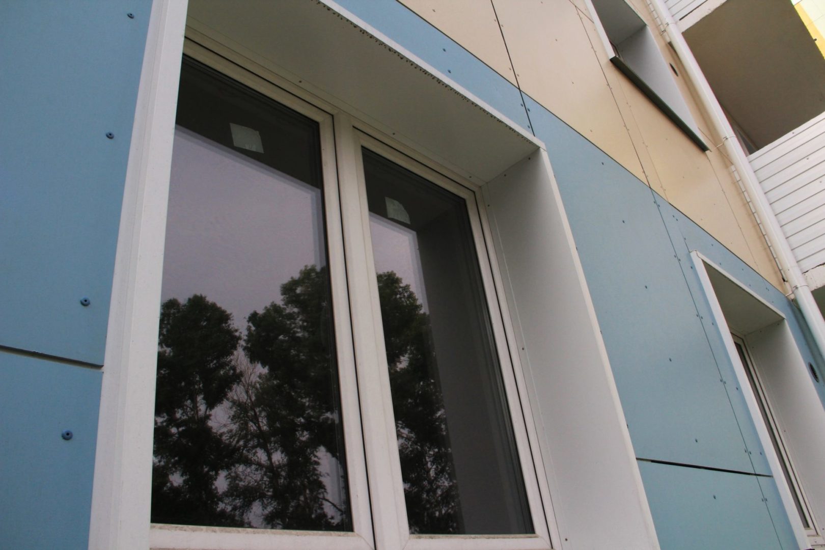 Территории от сгоревших домов очистят на улице Осиновской в Заярском