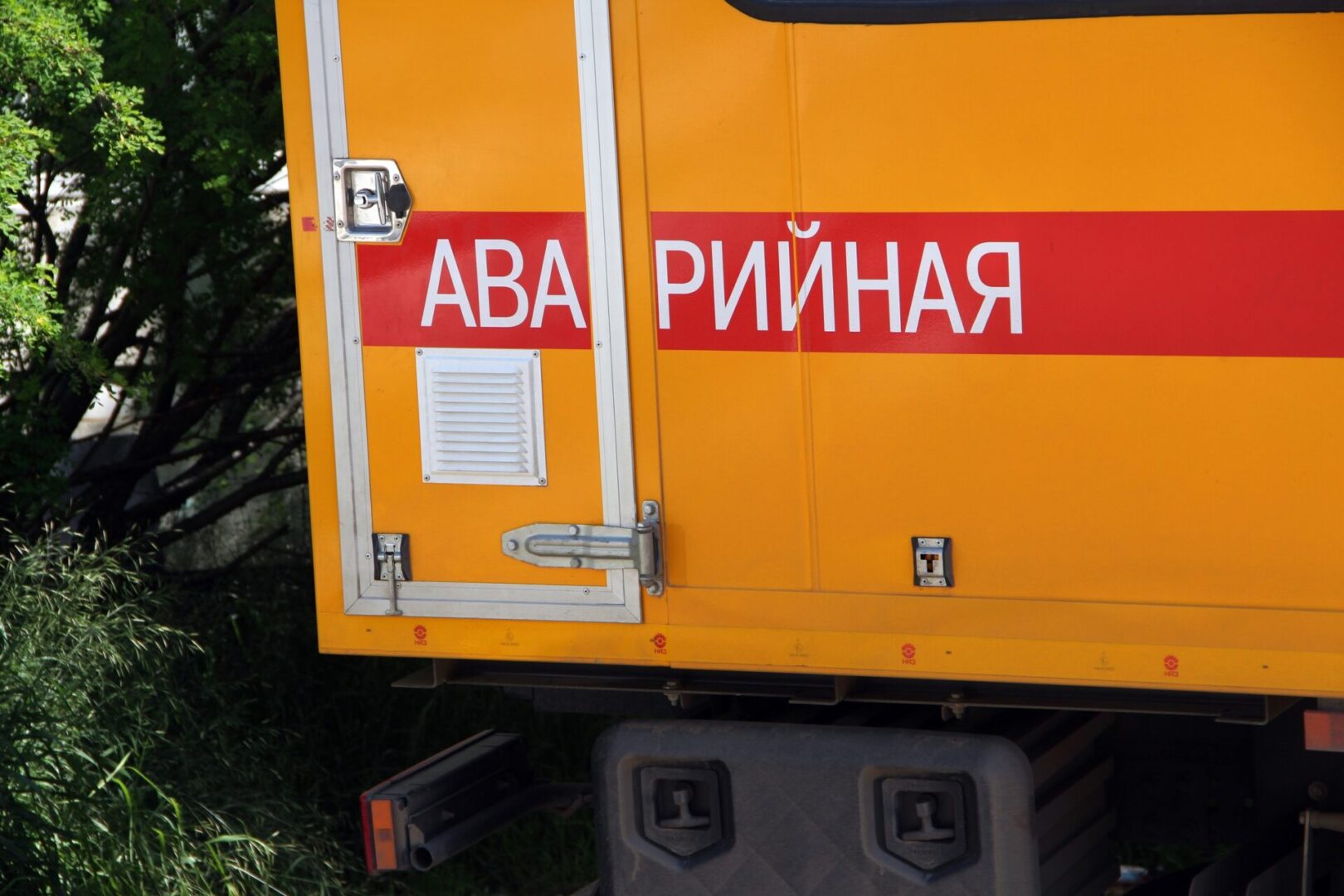 Холодную воду отключили в Гидростроителе утром 26 октября из-за утечки на водоводе