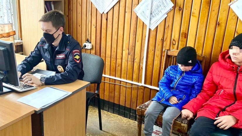 В Братске дети 6 и 12 лет курили возле развлекательного центра, родителей привлекли к ответственности