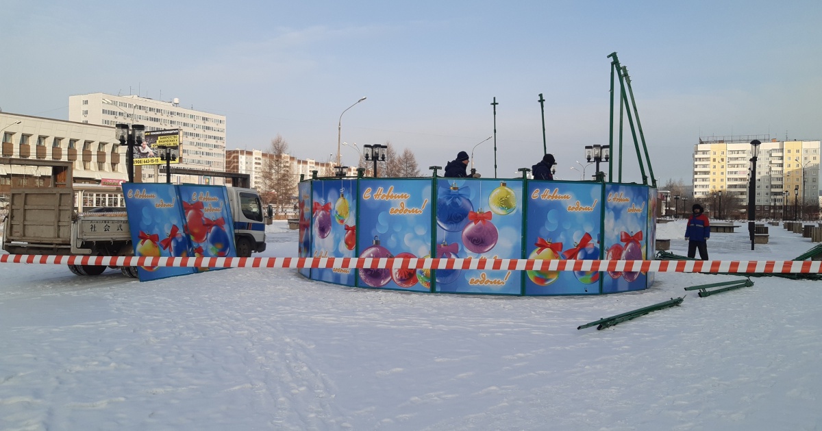 Главную городскую ёлку начали устанавливать в Братске