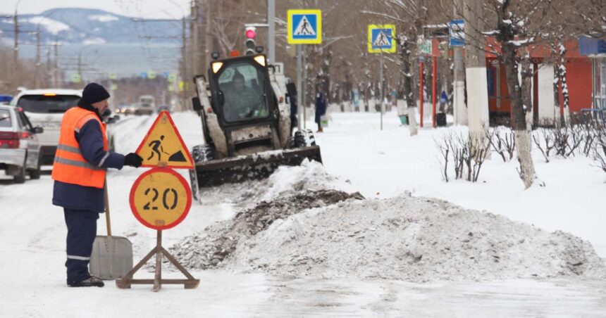 Мэр Братска проверил работу дорожников по очистке улиц города от снега